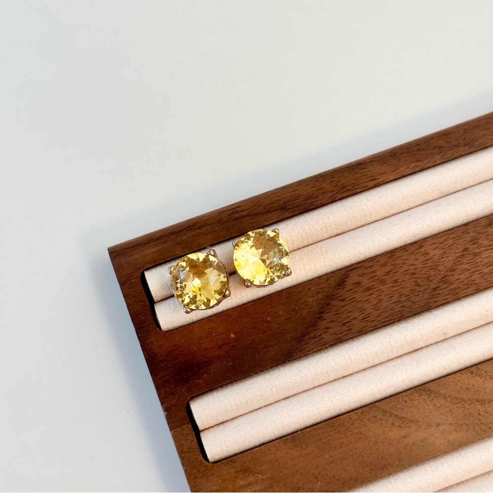 4/$15 Gold Round Four Prong Settings Earrings Studs